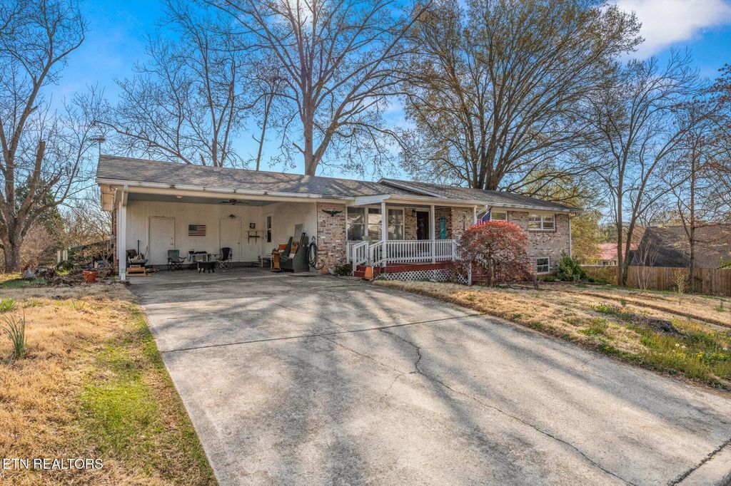 Photo of 510 Williams St, Sweetwater, TN 37874 (MLS # 1295583)