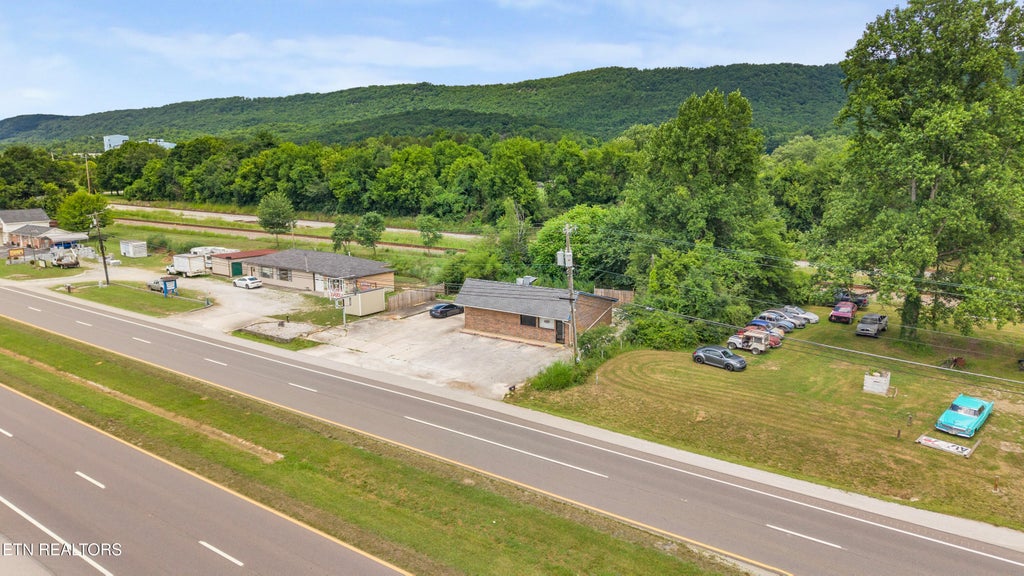 Photo of 2116 S Roane St, Harriman, TN 37748 (MLS # 1344774)