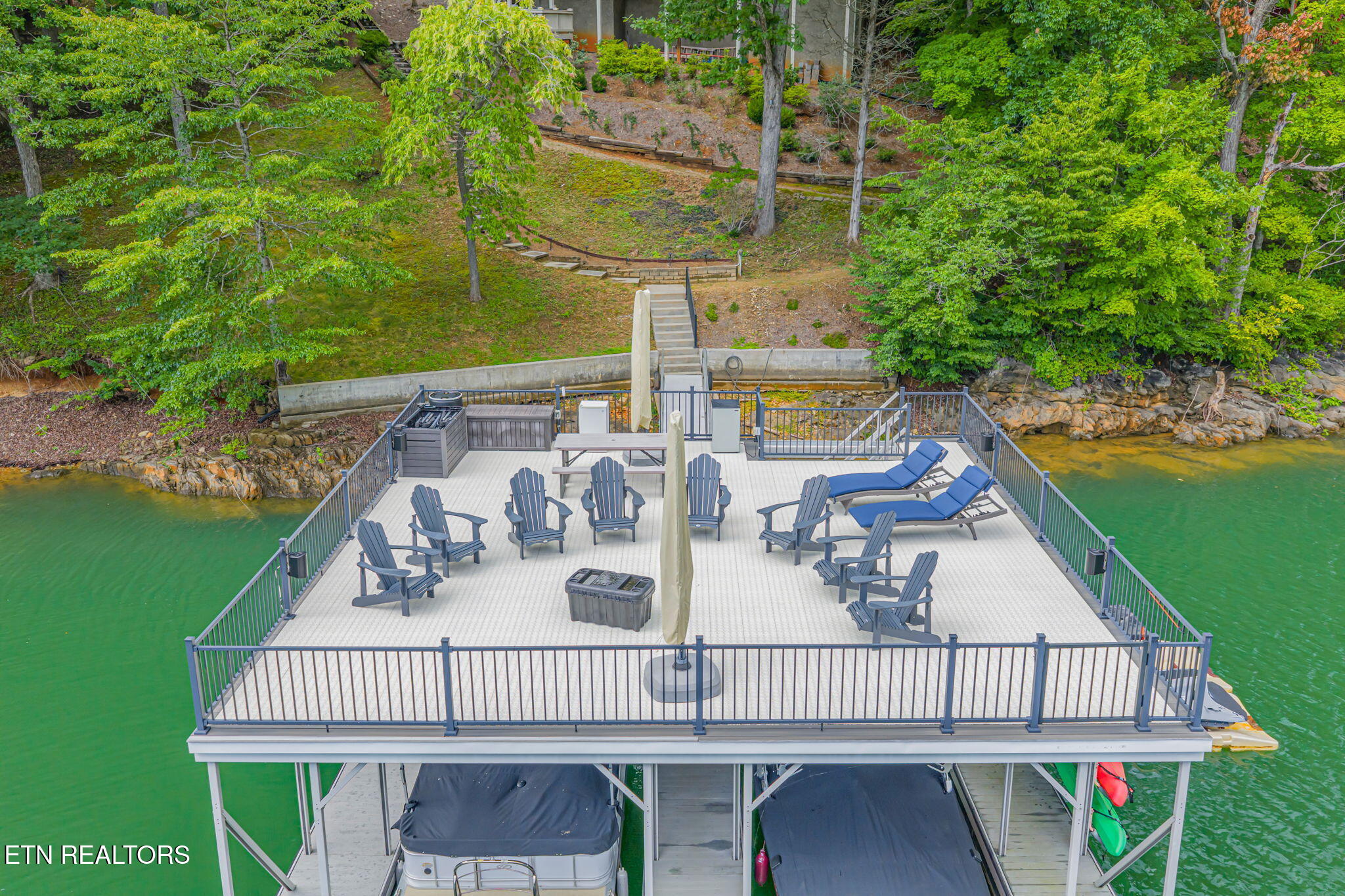 678 Waterfront Tr