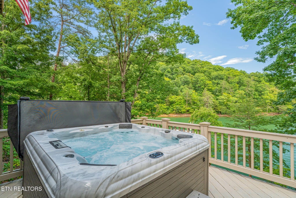 Photo of 678 Waterfront Tr, LaFollette, TN 37766 (MLS # 1351134)