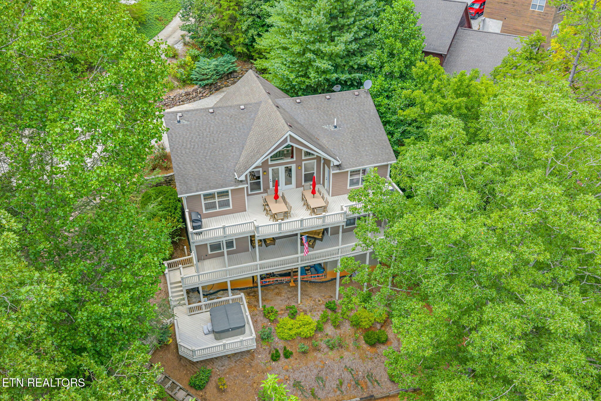 678 Waterfront Tr