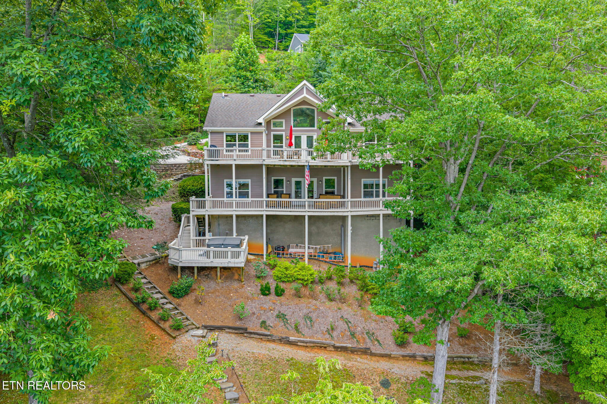 678 Waterfront Tr