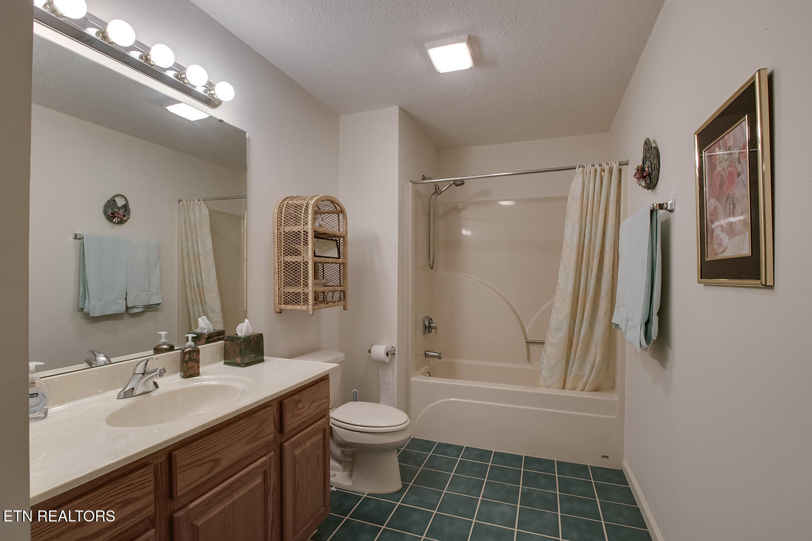 Loudon, Tennessee 37774, United States, 3 Bedrooms Bedrooms, ,3 BathroomsBathrooms,Residential,Active,138687