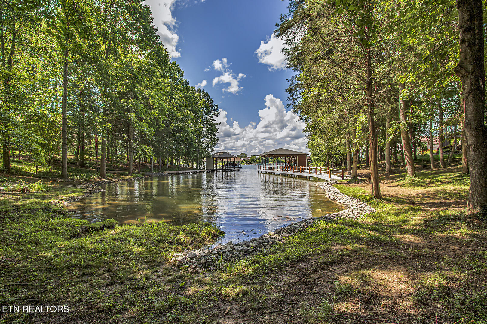 Loudon, Tennessee 37774, United States, 3 Bedrooms Bedrooms, ,3 BathroomsBathrooms,Residential,Active,138687