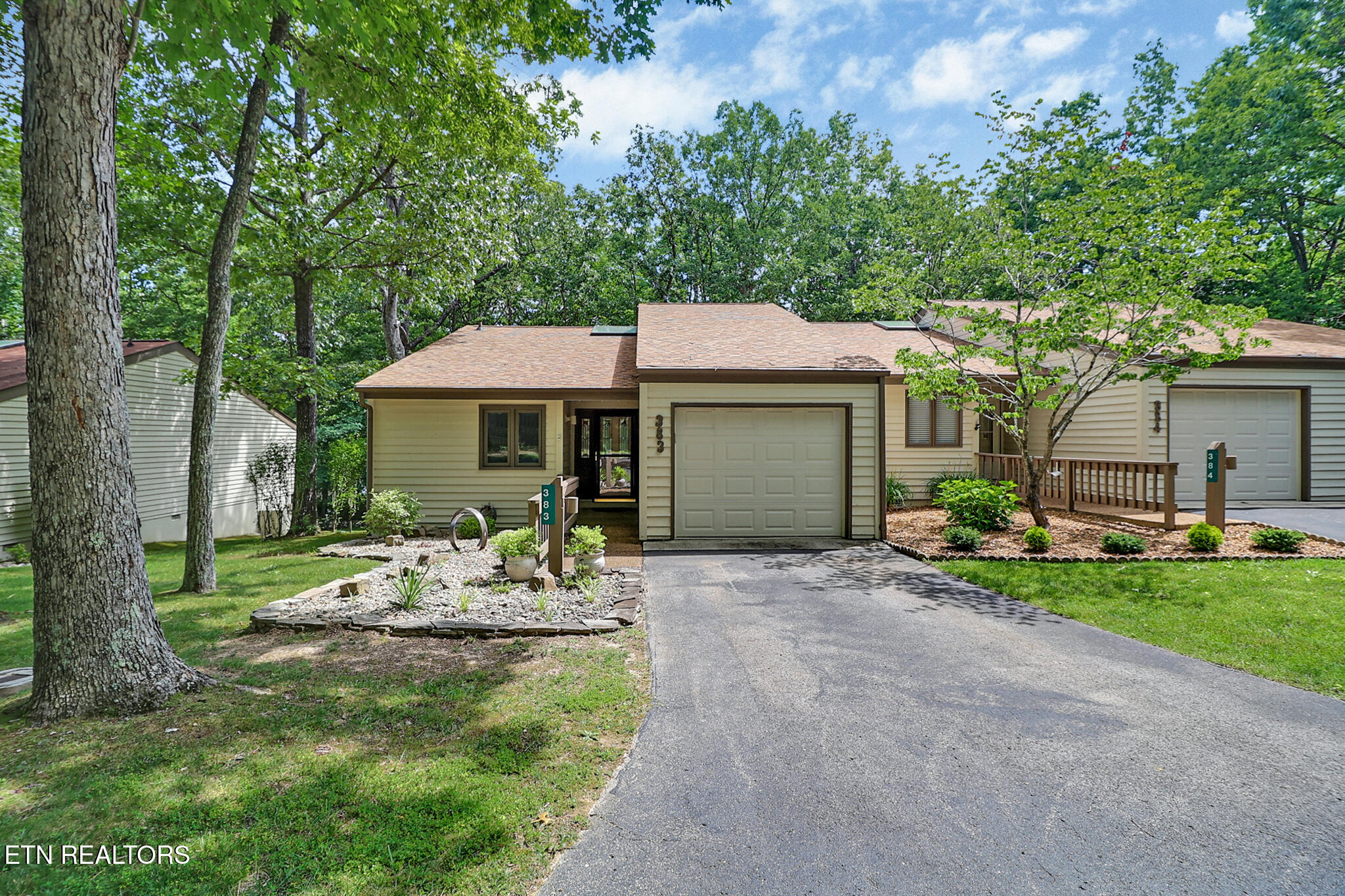 Photo 1 of 28 — 383 Lake Catherine Court, Crossville, TN 38558