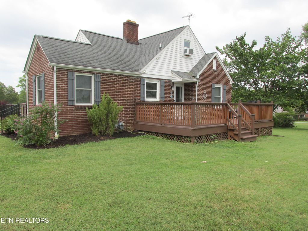 Photo of 300 Tennessee Ave, Greenback, TN 37742 (MLS # 1314297)