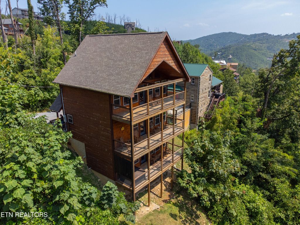 Photo of 519 Edgewood Dr Drive, Gatlinburg, TN 37738 (MLS # 1325579)