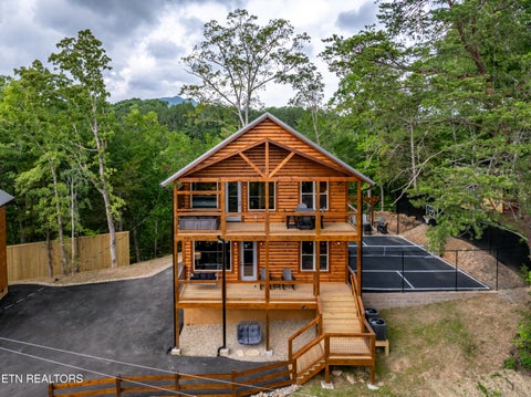 Photo of 640 Sunrise Blvd, Sevierville, TN 37862 (MLS # 1346260)