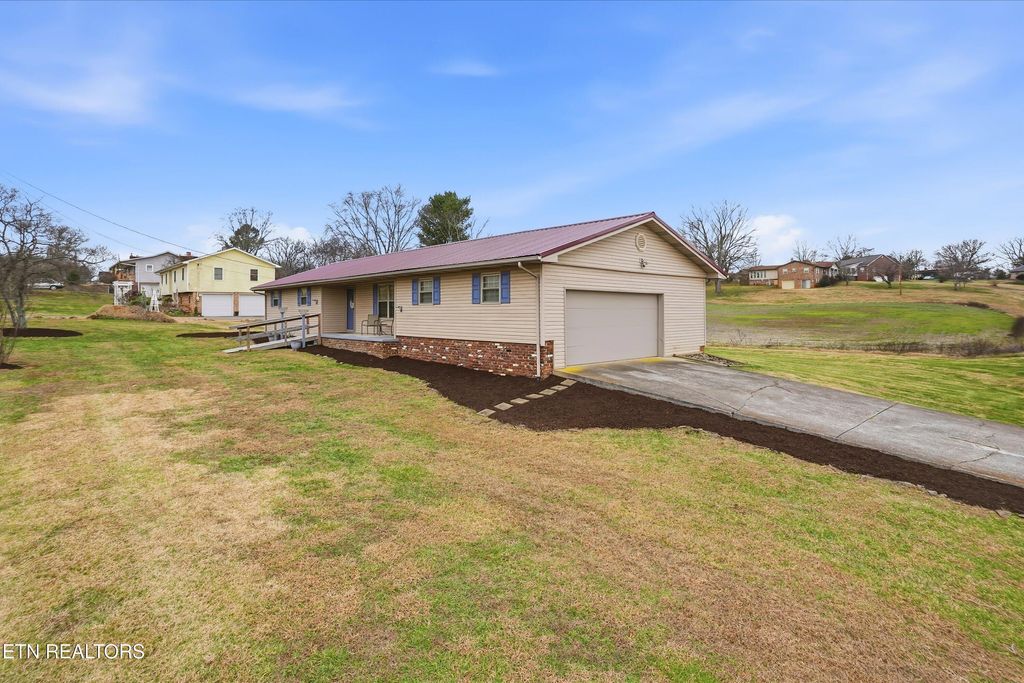 Photo of 1001 Hitch Rd, Maryville, TN 37804 (MLS # 1325260)