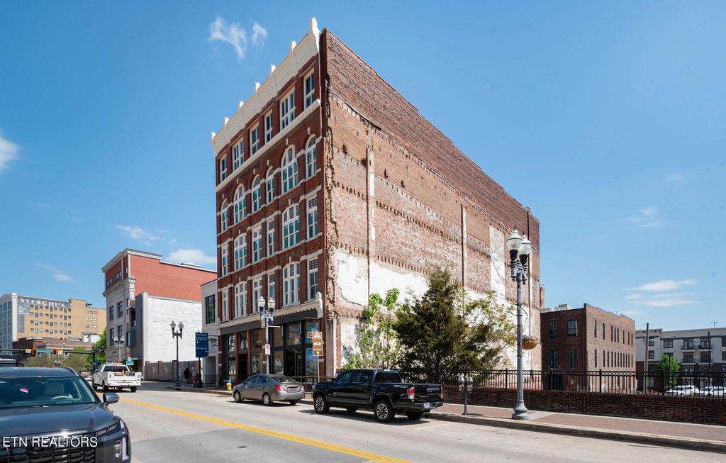 310 S Gay St #204

                                                                             Knoxville                                

                                    , TN - $657,000