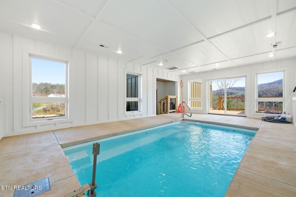 Photo of 650 Ridge Top Loop, Gatlinburg, TN 37738 (MLS # 1323200)