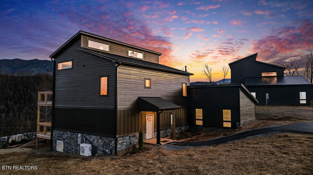 Photo of 650 Ridge Top Loop, Gatlinburg, TN 37738 (MLS # 1323200)