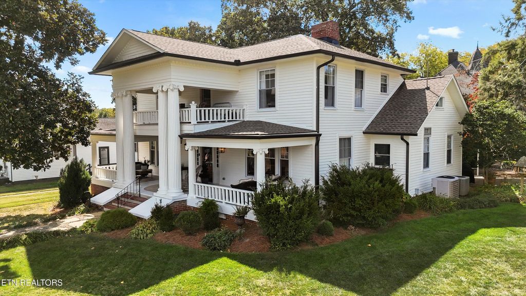 Photo of 903 S Court St, Maryville, TN 37803 (MLS # 1325691)