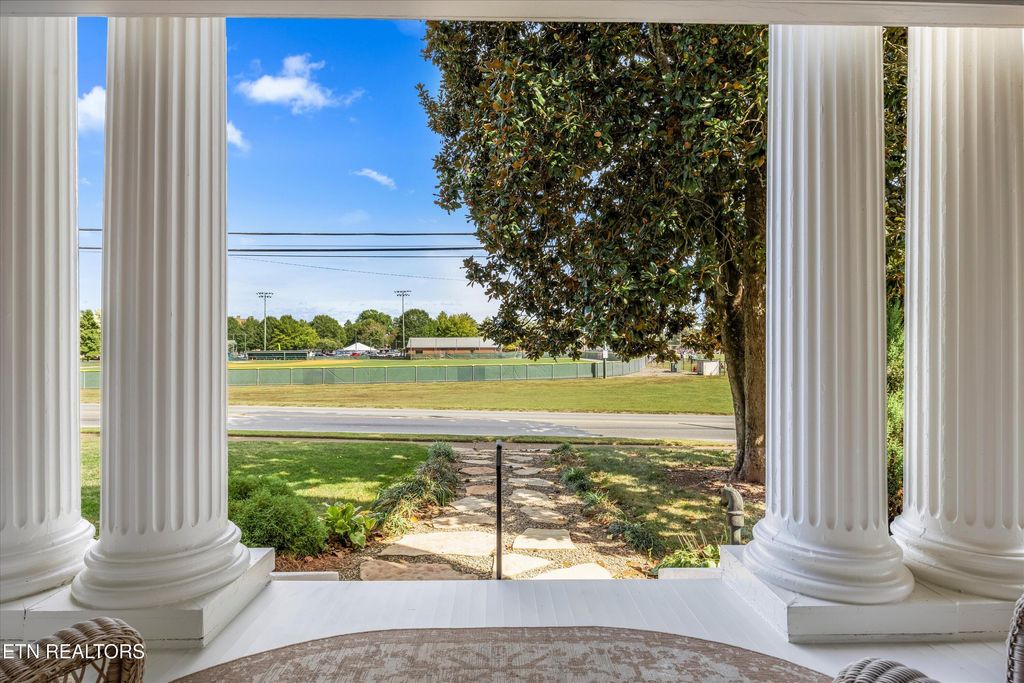 Photo of 903 S Court St, Maryville, TN 37803 (MLS # 1325691)