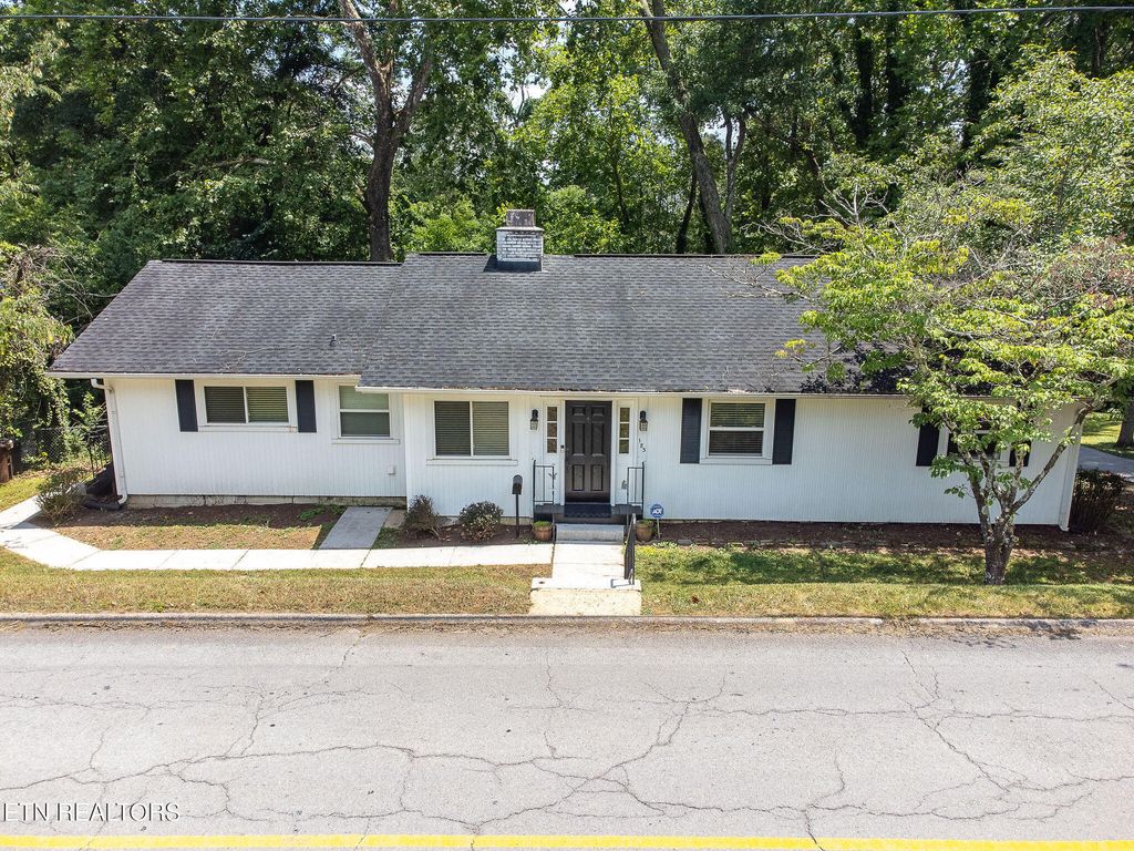 Photo of 183 Outer Drive, Oak Ridge, TN 37830 (MLS # 1308213)