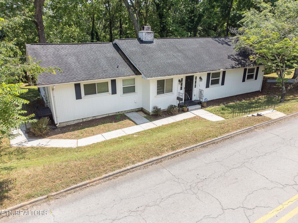 Photo of 183 Outer Drive, Oak Ridge, TN 37830 (MLS # 1308213)