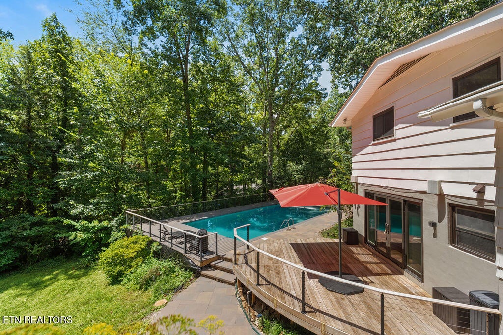 853 W Outer Drive