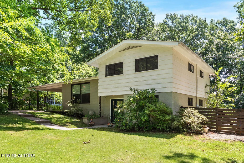 853 W Outer Drive