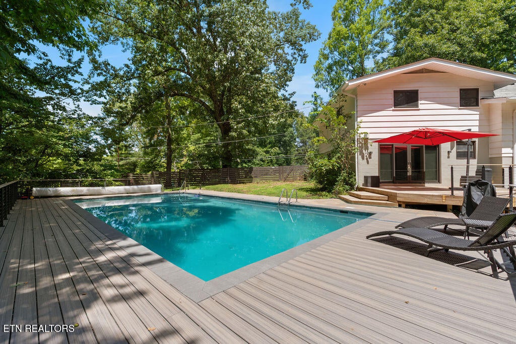 853 W Outer Drive