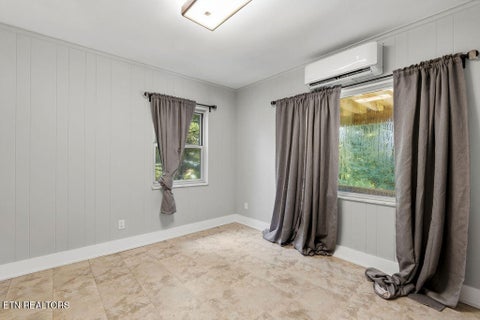 Tiny photo for 853 W Outer Drive, Oak Ridge, TN 37830 (MLS # 1349474)
