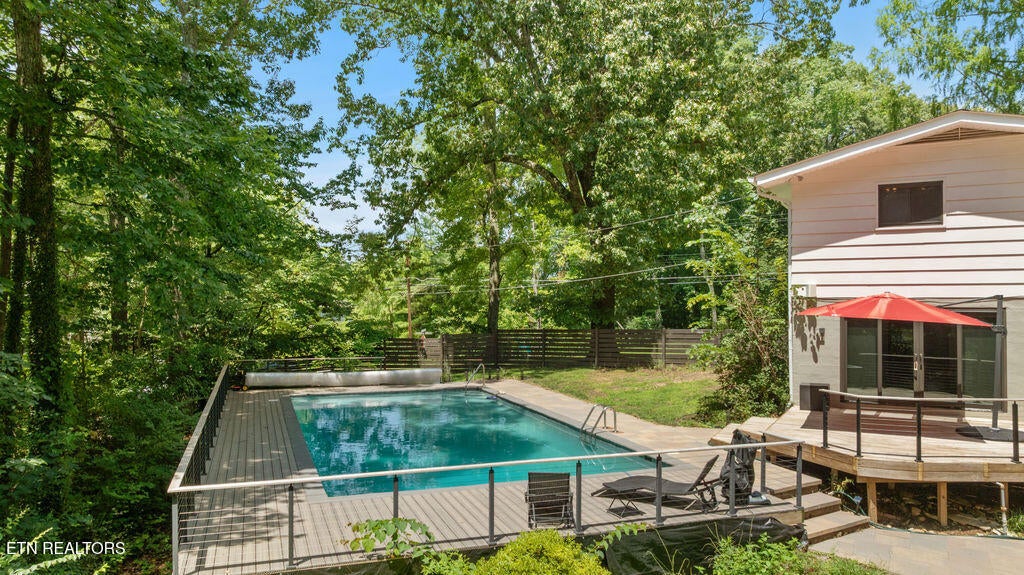 853 W Outer Drive