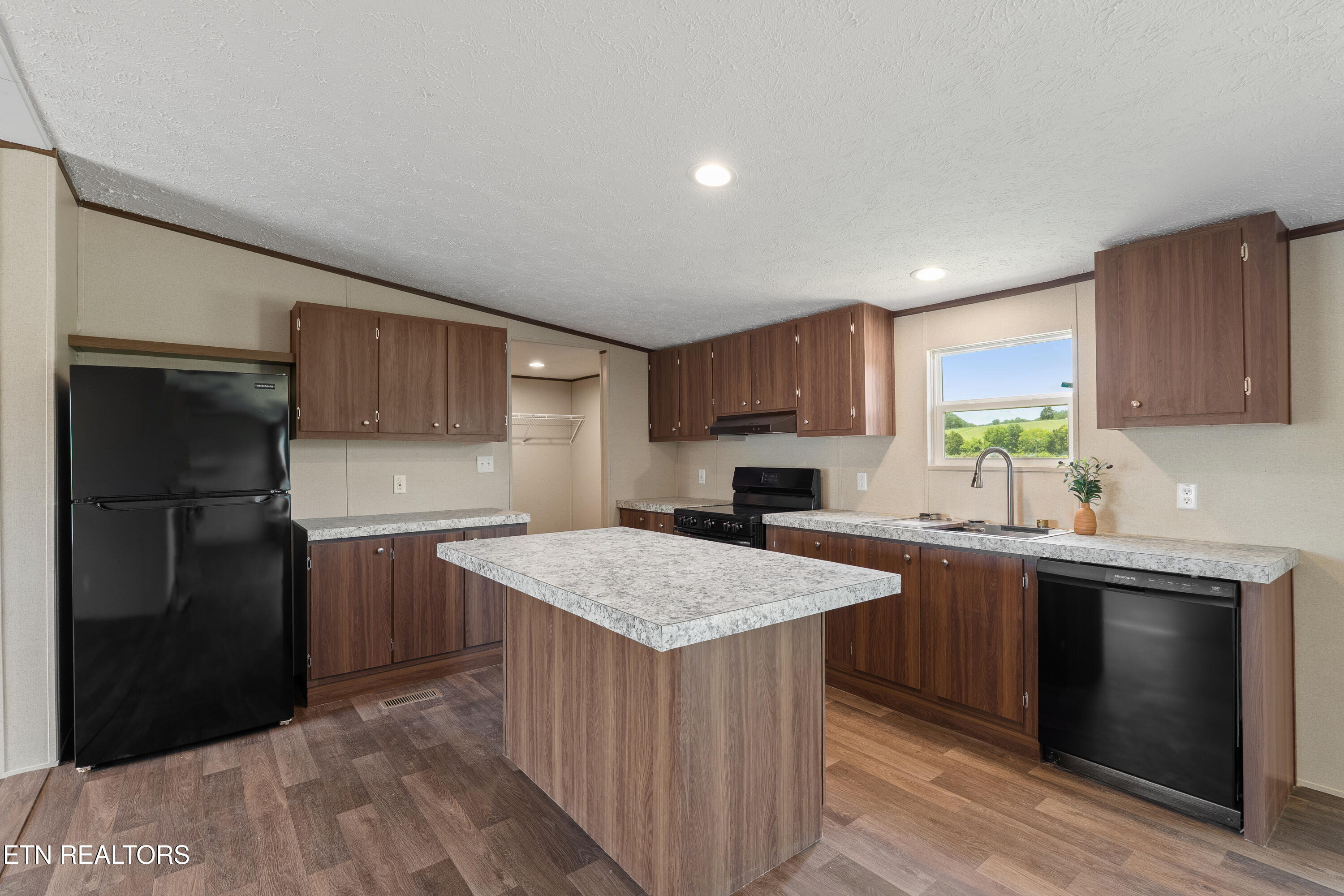 277 Thompson Rd