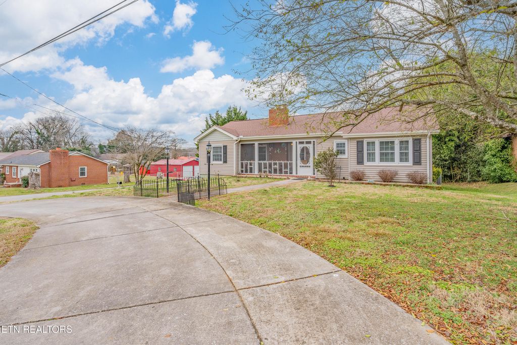 Photo of 905 Rosedale Ave, Kingston, TN 37763 (MLS # 1290109)