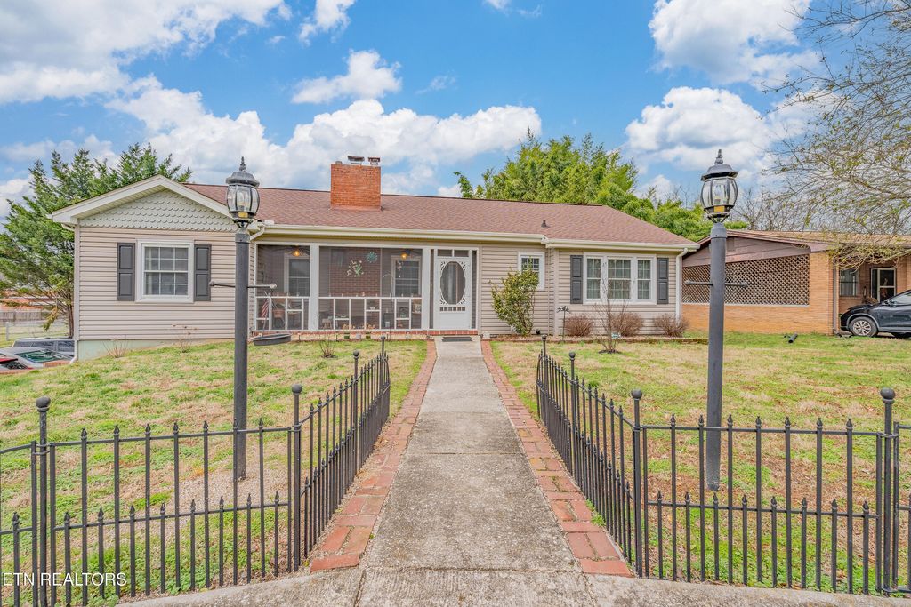 Photo of 905 Rosedale Ave, Kingston, TN 37763 (MLS # 1290109)