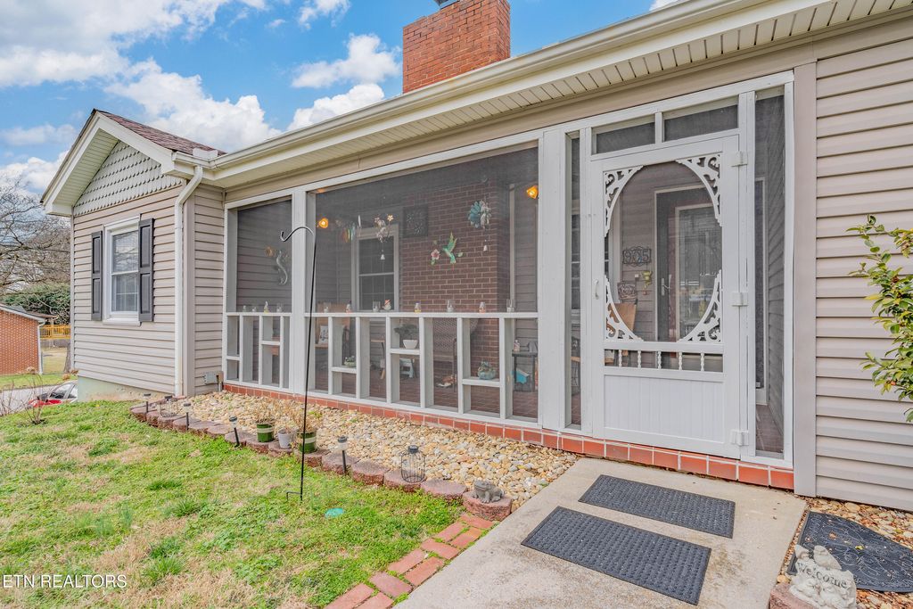 Photo of 905 Rosedale Ave, Kingston, TN 37763 (MLS # 1290109)