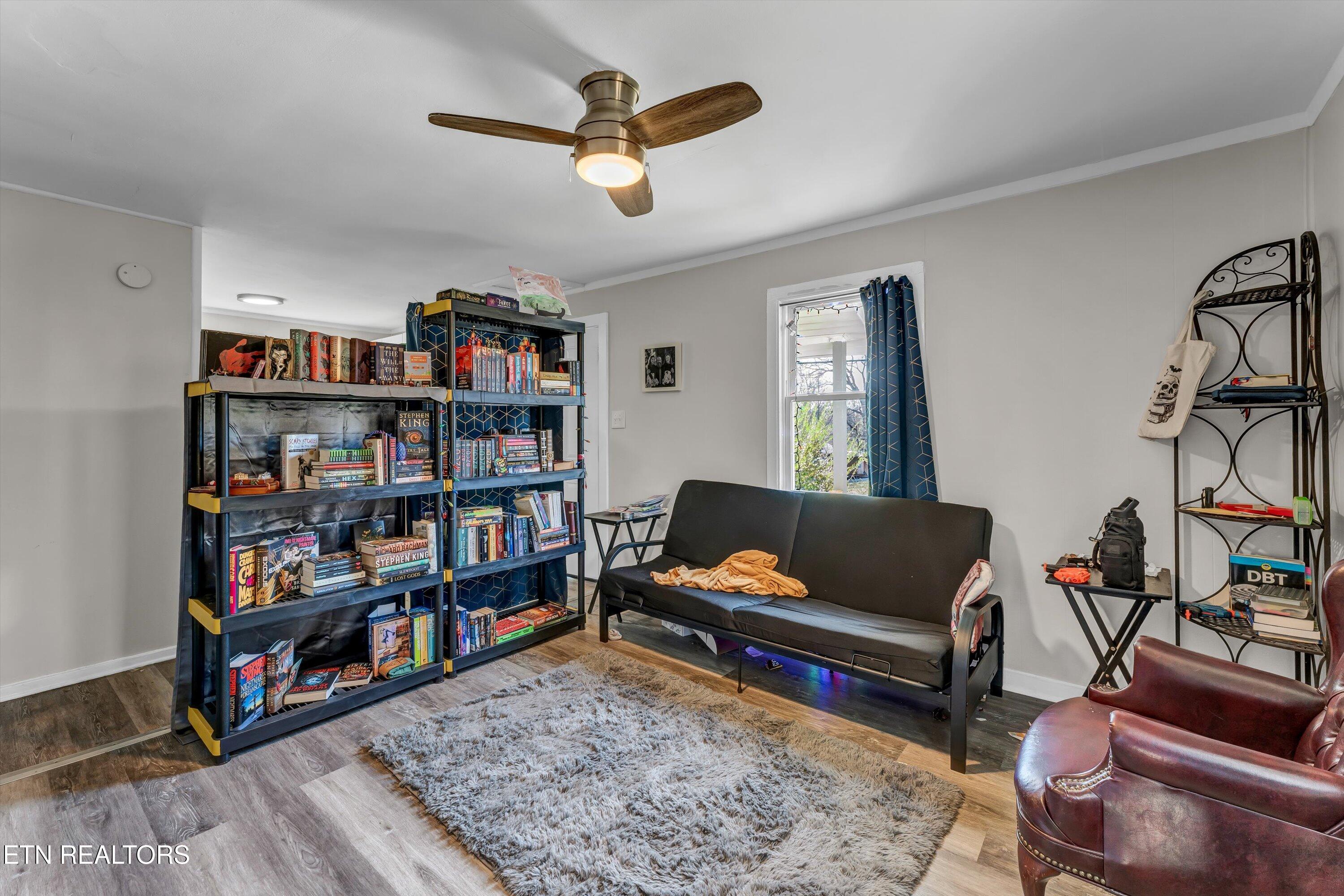 558/560 W Outer Drive