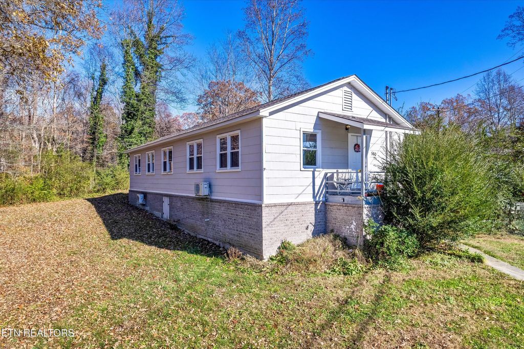 Photo of 558560 W Outer Drive, Oak Ridge, TN 37830 (MLS # 1319382)