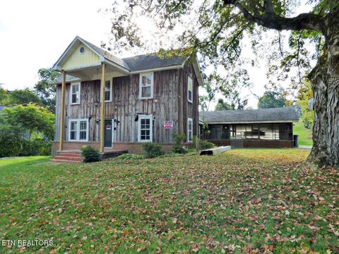 Photo of 145 W Meeting St, Dandridge, TN 37725 (MLS # 1315680)