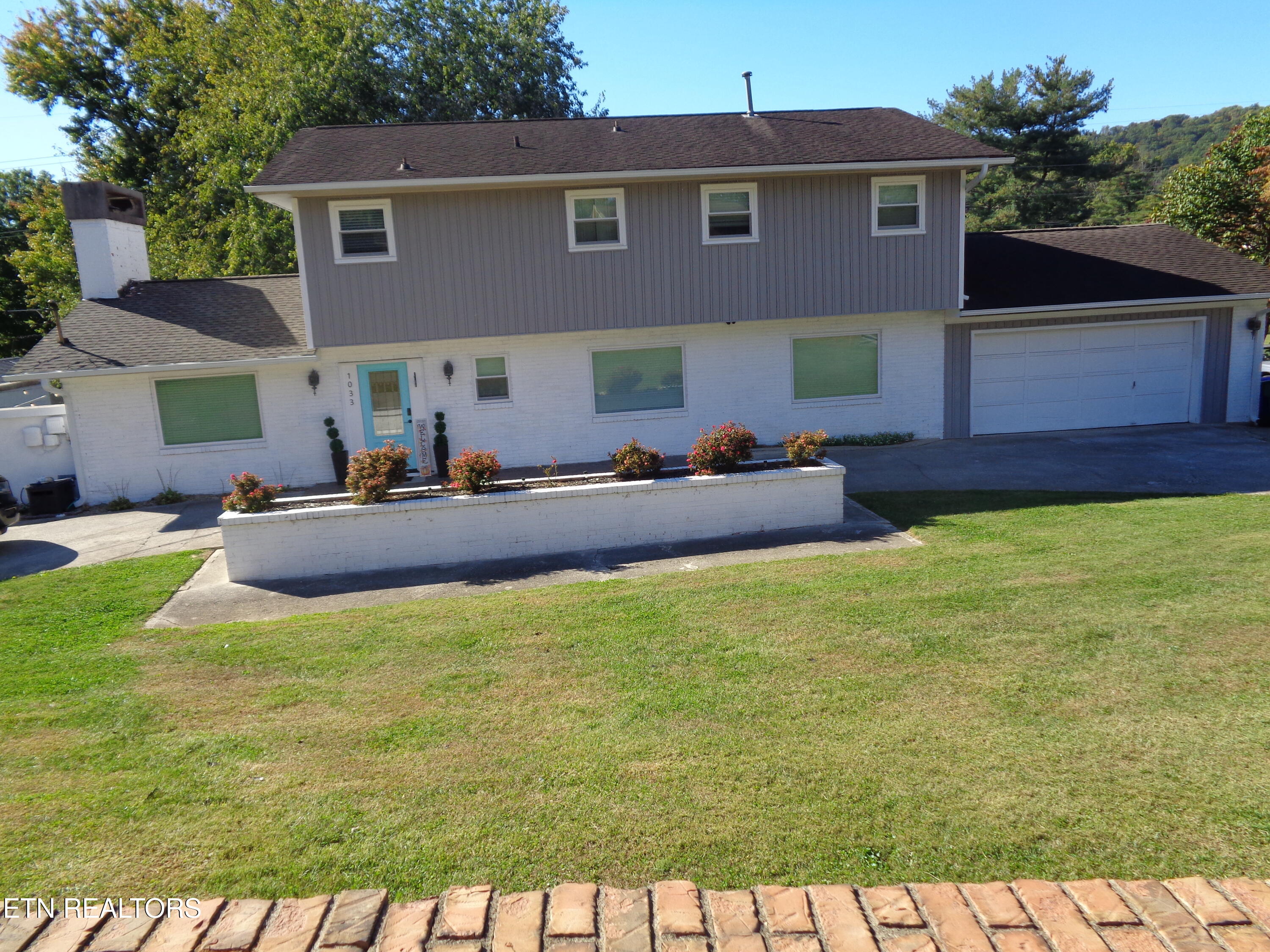 1033 WALTERS DR.