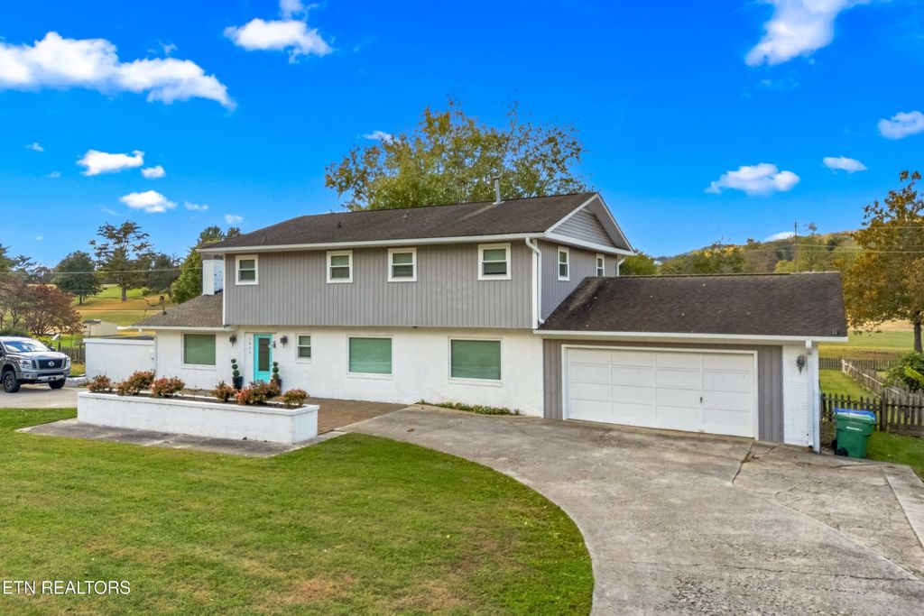 Photo of 1033 WALTERS DR. Dr, Morristown, TN 37814 (MLS # 1319149)