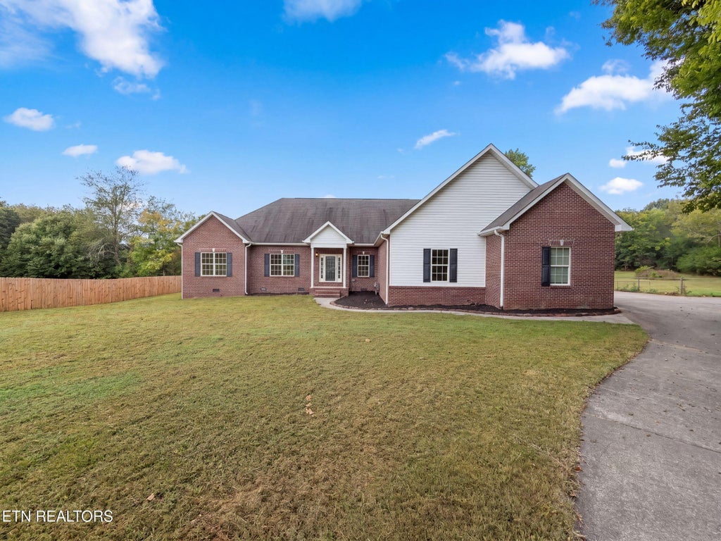 Photo of 2433 Misty Ridge Drive, Lenoir City, TN 37772 (MLS # 1357898)