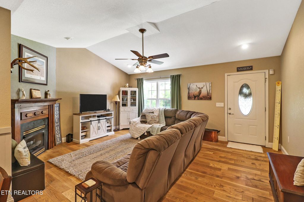 Photo of 188 Bent Tree Drive, Crossville, TN 38555 (MLS # 1341556)