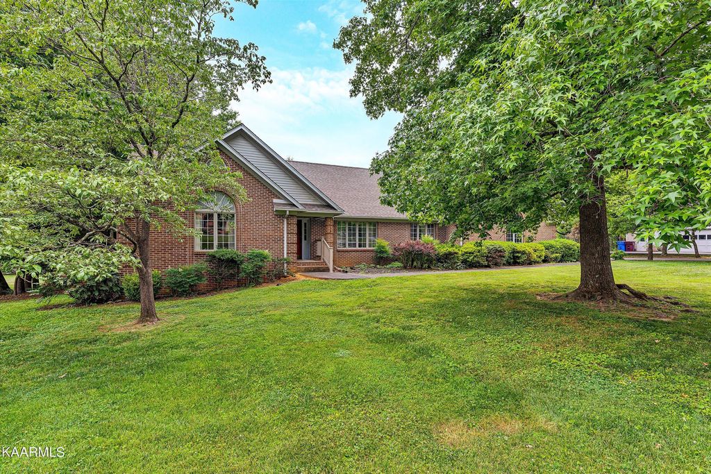 Photo of 521 Wedgwood Drive, Alcoa, TN 37701 (MLS # 1229522)