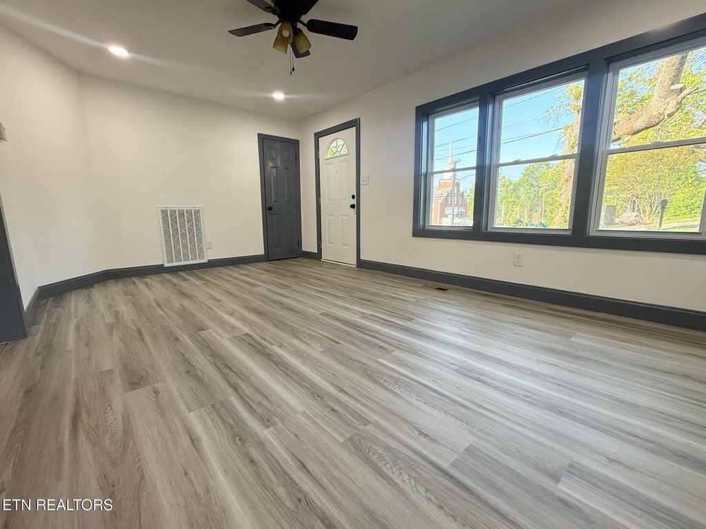 Photo of 2000 N Park Blvd, Knoxville, TN 37917 (MLS # 1336844)