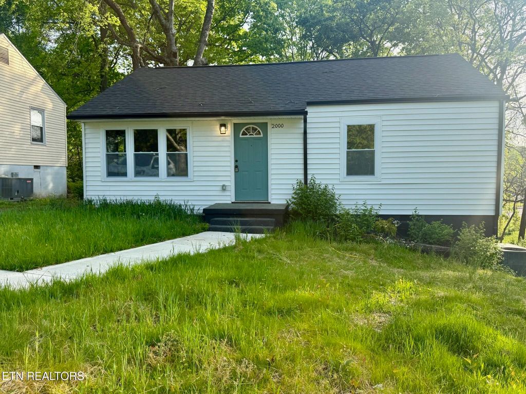 Photo of 2000 N Park Blvd, Knoxville, TN 37917 (MLS # 1336844)