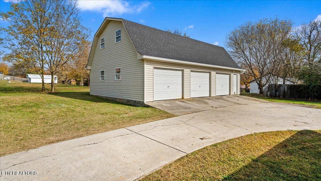 Photo of 326 Greenwood Circle, Madisonville, TN 37354 (MLS # 1321365)