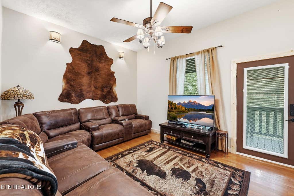 Photo of 2202 Applewood Rd, Sevierville, TN 37862 (MLS # 1350119)