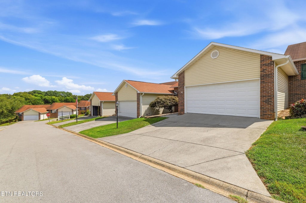 Photo of 209 Executive Meadows Drive, Lenoir City, TN 37771 (MLS # 1358486)