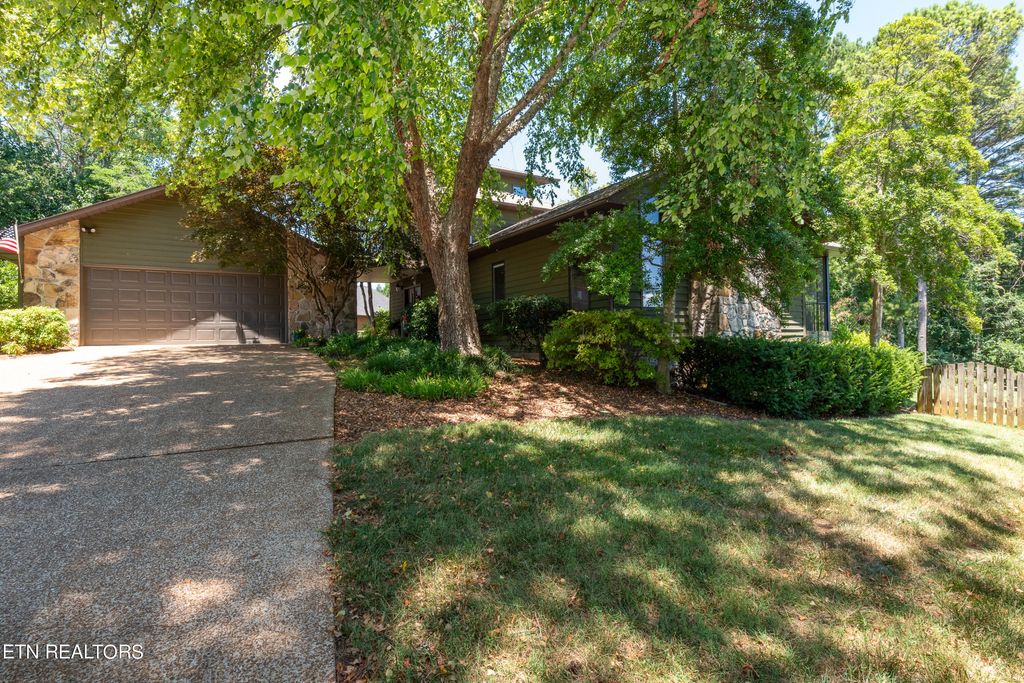 Photo of 331 Southshore Drive, Greenback, TN 37742 (MLS # 1268172)