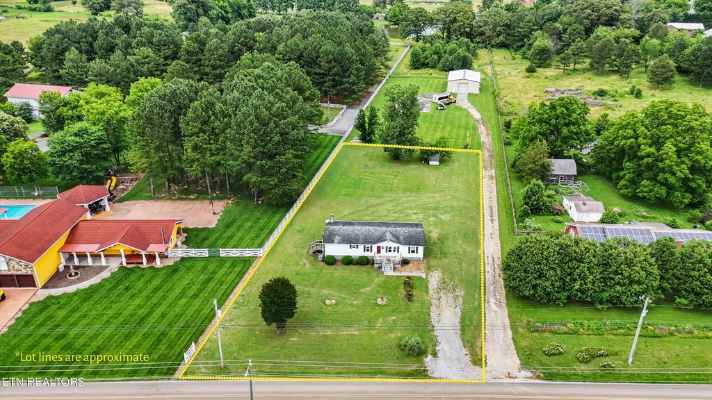 Photo of 928 Walker Rd, Maryville, TN 37801 (MLS # 1336414)