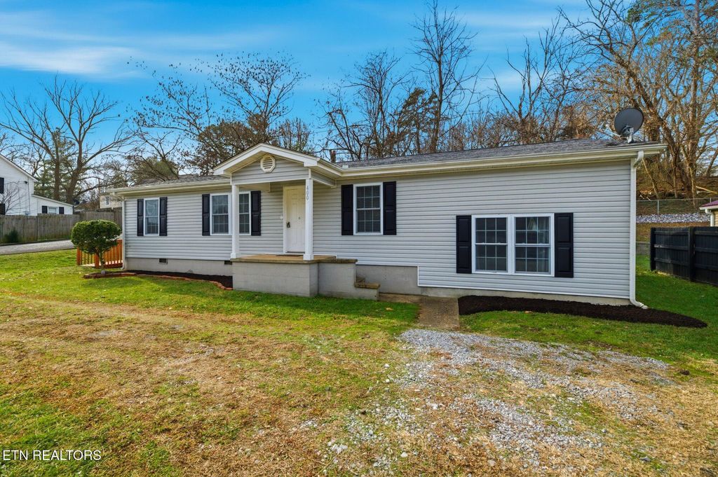 Photo of 400 N G St, Lenoir City, TN 37771 (MLS # 1325474)