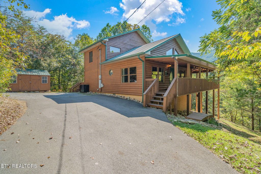 Photo of 1723 Springer Rd, Sevierville, TN 37862 (MLS # 1316756)