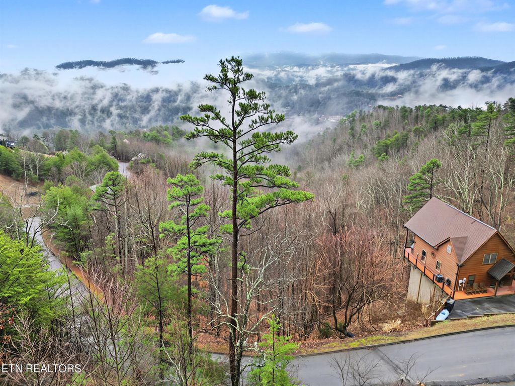 Photo of Autumn Ridge Way, Sevierville, TN 37876 (MLS # 1330037)