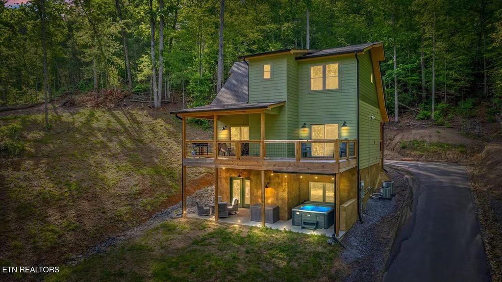 Photo of 2169 Newt Huff Lane, Sevierville, TN 37862 (MLS # 1327388)