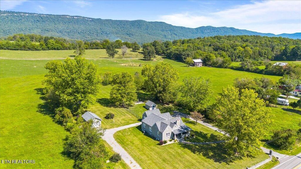Photo of 1057 Old Middlesboro Hwy, LaFollette, TN 37766 (MLS # 1315643)