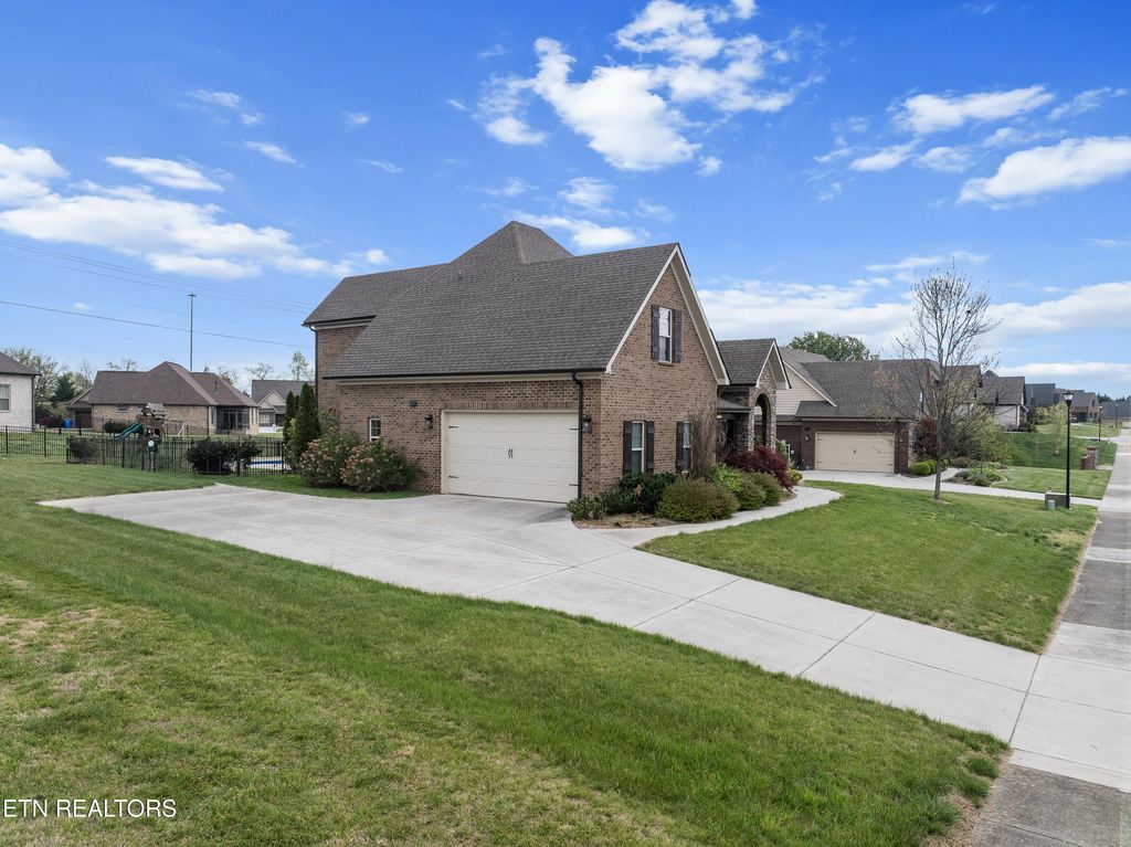Photo of 1432 Edenbridge Drive, Alcoa, TN 37701 (MLS # 1335264)